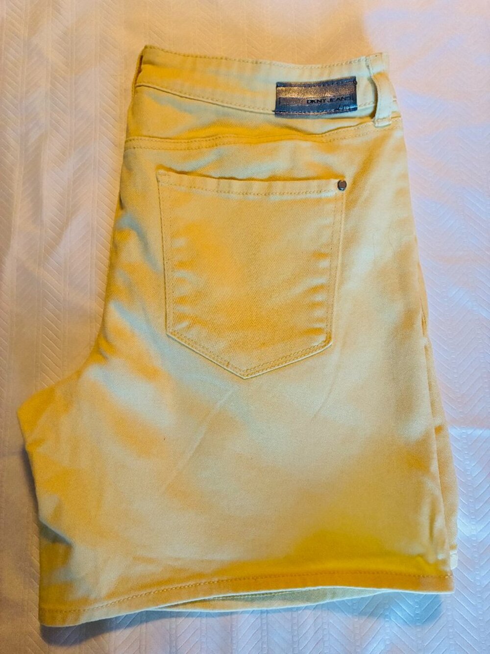 DKNY JEANS YELLOW 5 POCKET DENIM SHORTS ~ SIZE 10